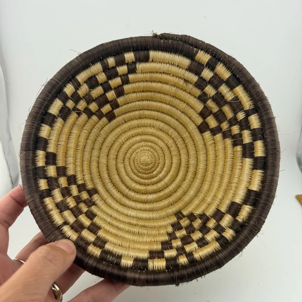 Woven Basket Bowl 8in Natural Brown Excellent Geometric Tribal Boho